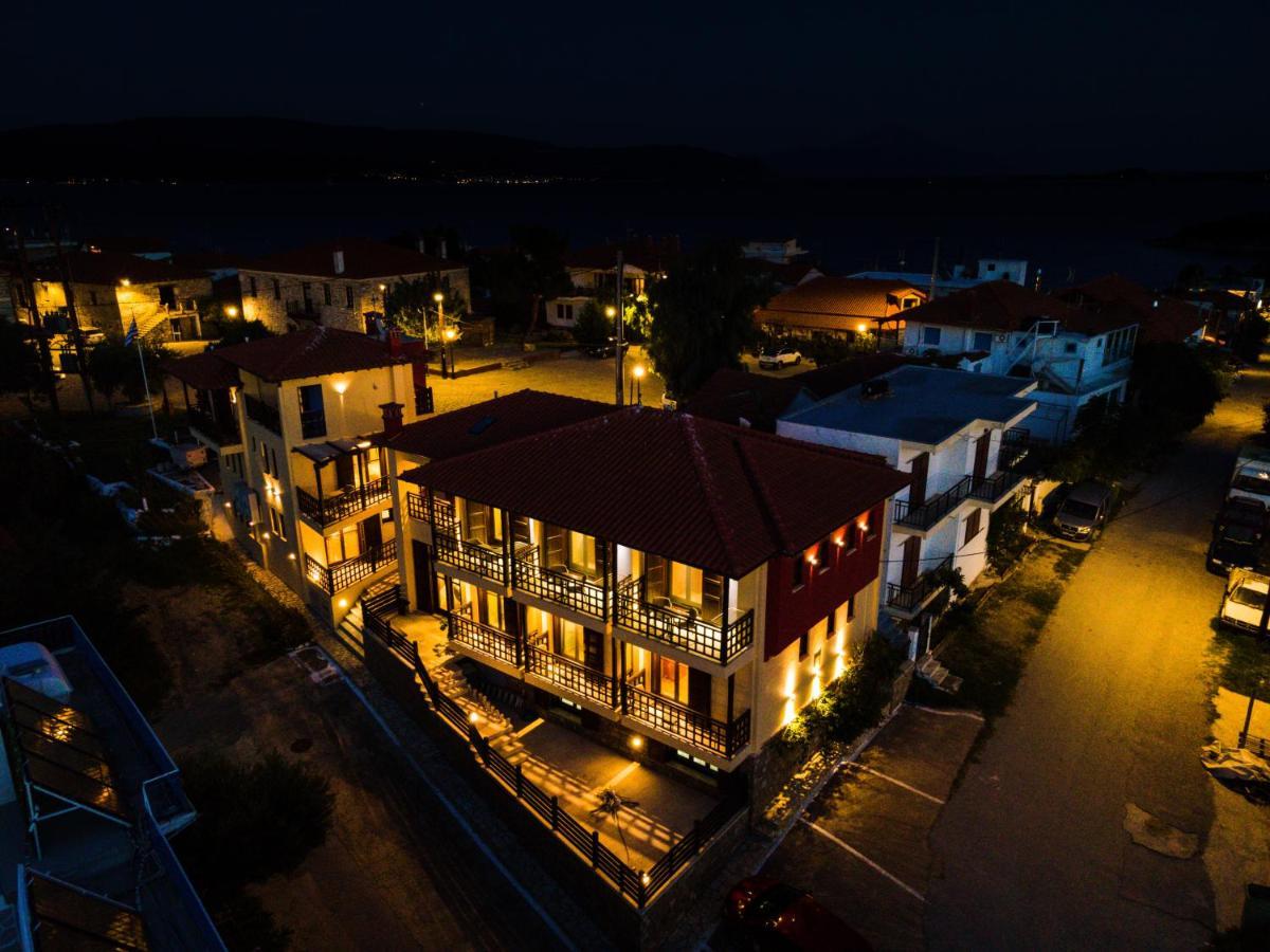 Helianthus Guesthouse อาโมเลียนี ภายนอก รูปภาพ