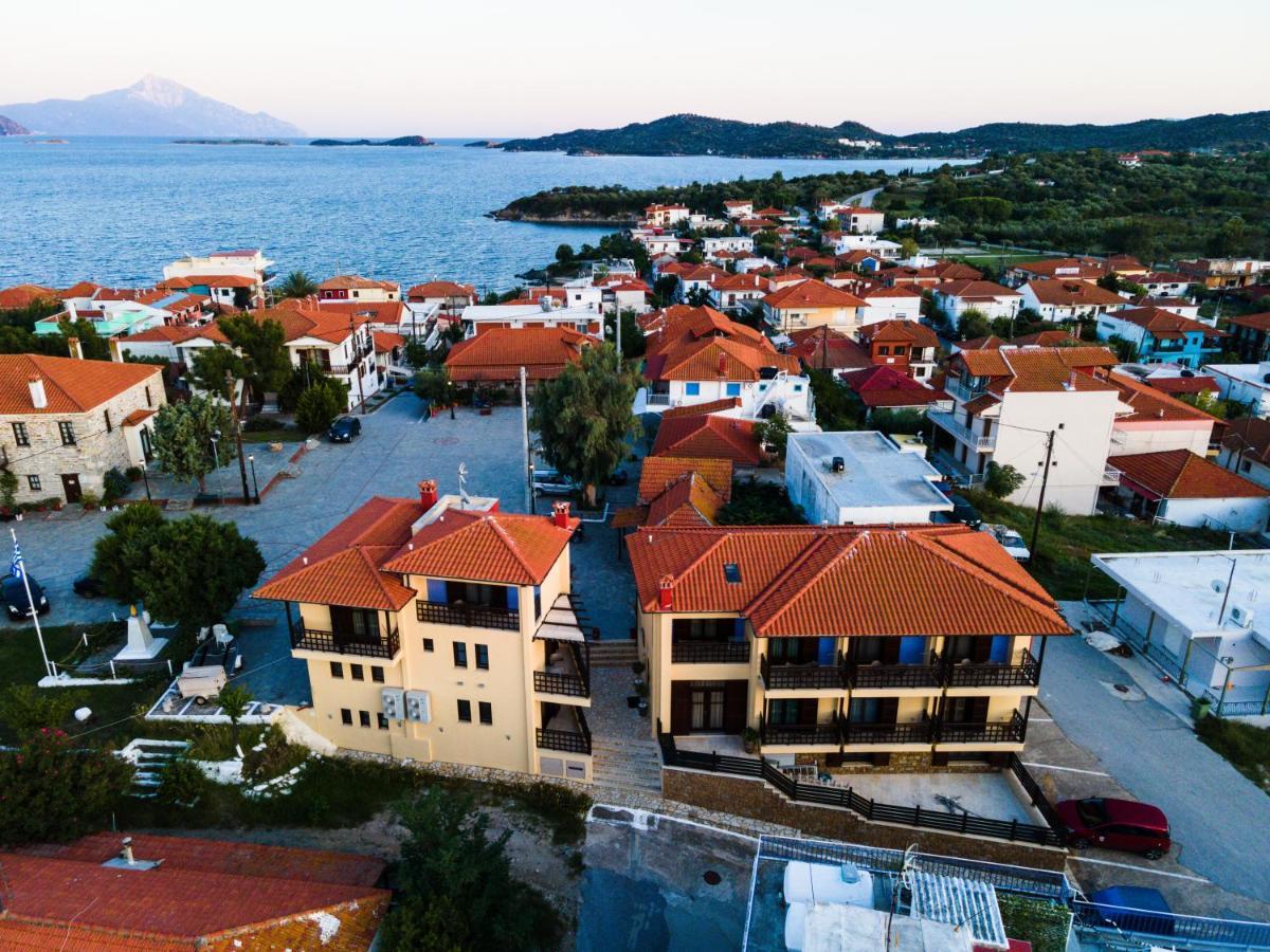 Helianthus Guesthouse อาโมเลียนี ภายนอก รูปภาพ