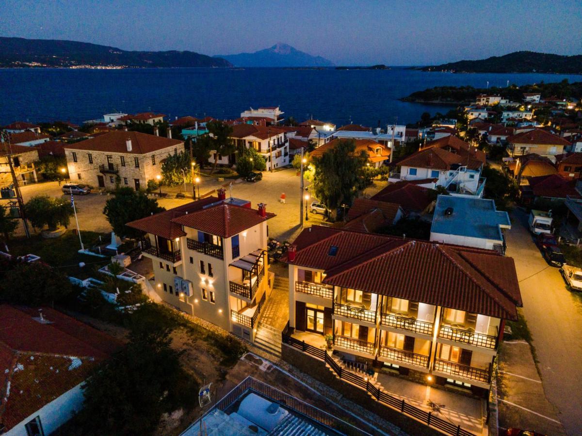 Helianthus Guesthouse อาโมเลียนี ภายนอก รูปภาพ