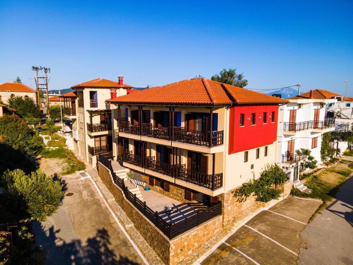 Helianthus Guesthouse อาโมเลียนี ภายนอก รูปภาพ