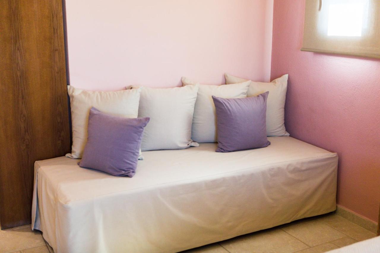Helianthus Guesthouse อาโมเลียนี ภายนอก รูปภาพ
