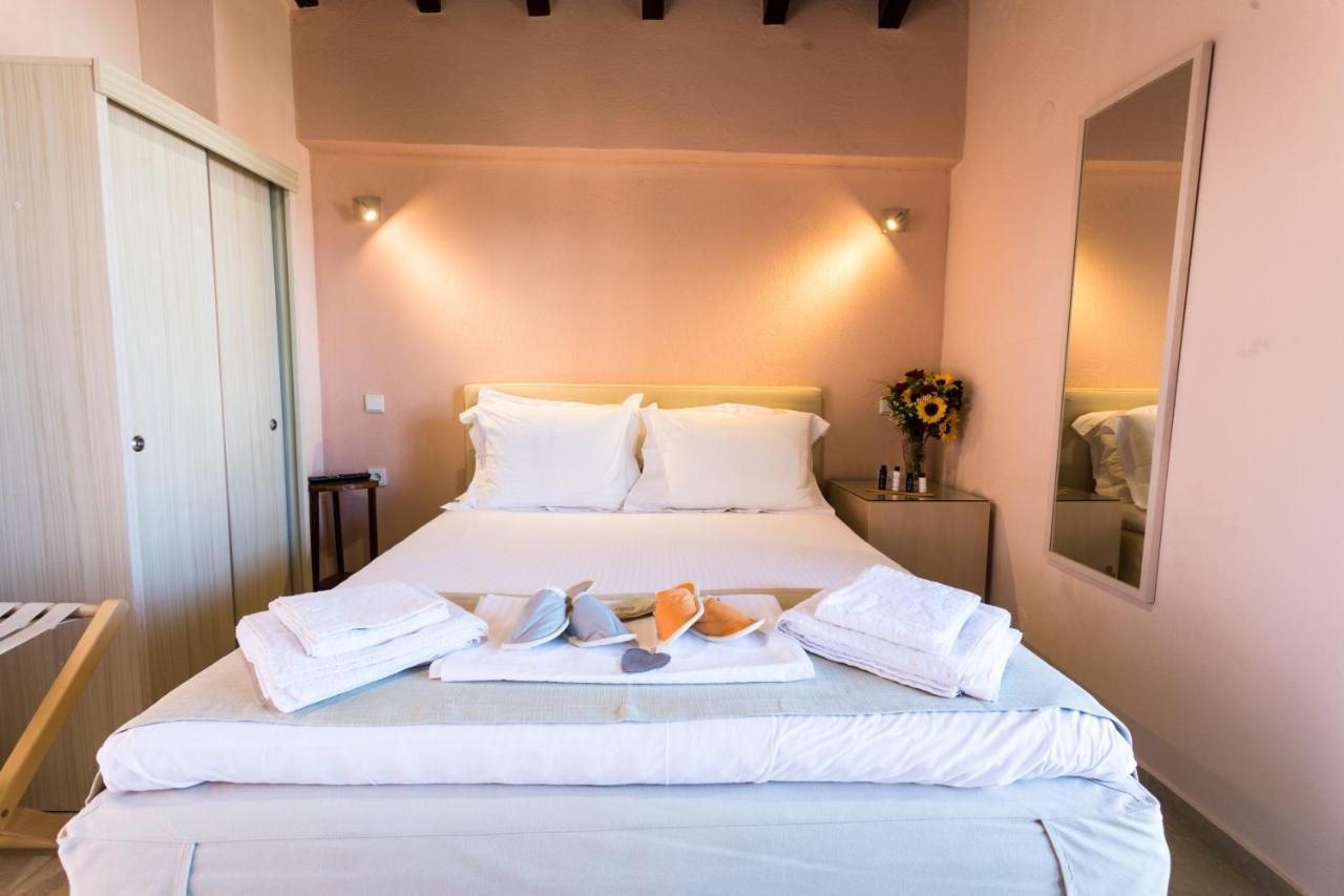 Helianthus Guesthouse อาโมเลียนี ภายนอก รูปภาพ