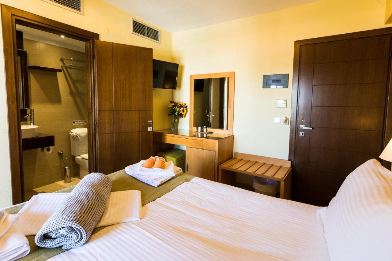 Helianthus Guesthouse อาโมเลียนี ภายนอก รูปภาพ