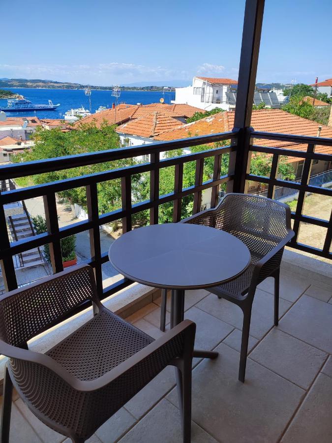 Helianthus Guesthouse อาโมเลียนี ภายนอก รูปภาพ