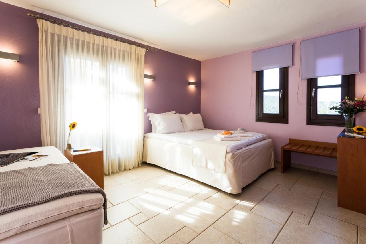 Helianthus Guesthouse อาโมเลียนี ภายนอก รูปภาพ