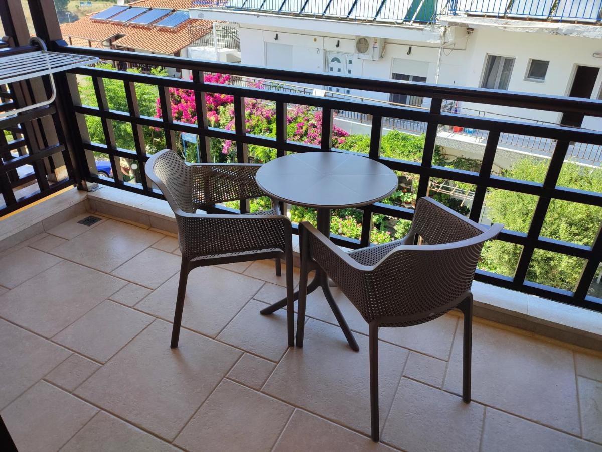 Helianthus Guesthouse อาโมเลียนี ภายนอก รูปภาพ
