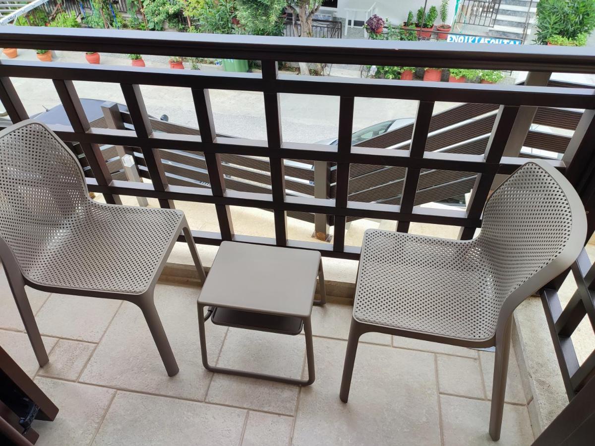 Helianthus Guesthouse อาโมเลียนี ภายนอก รูปภาพ