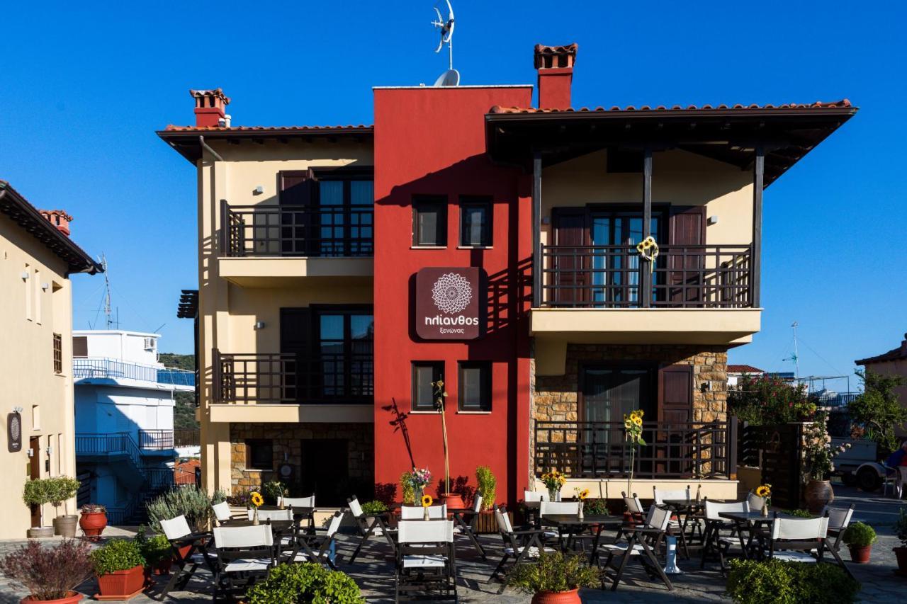 Helianthus Guesthouse อาโมเลียนี ภายนอก รูปภาพ