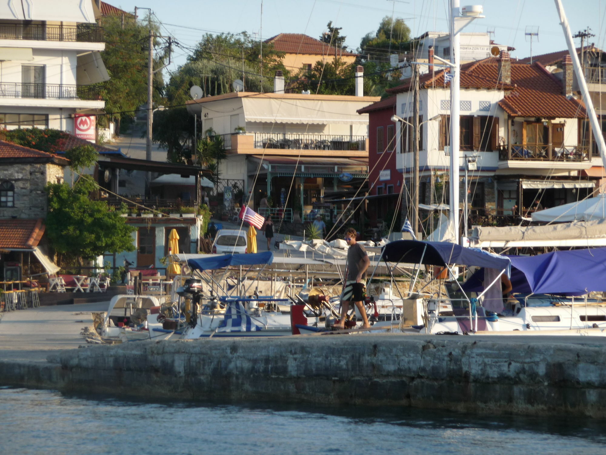Helianthus Guesthouse อาโมเลียนี ภายนอก รูปภาพ
