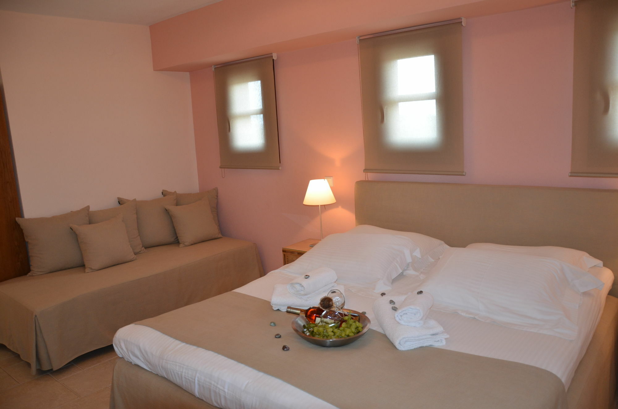 Helianthus Guesthouse อาโมเลียนี ภายนอก รูปภาพ